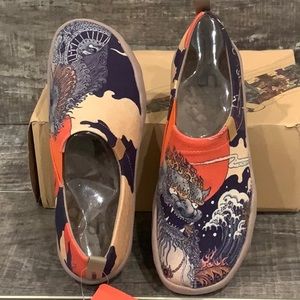 UIN - Art of Walk travel canvas shoes Sz 8